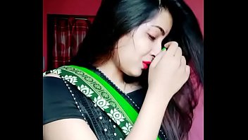 Super duper hit indiam model in green saree